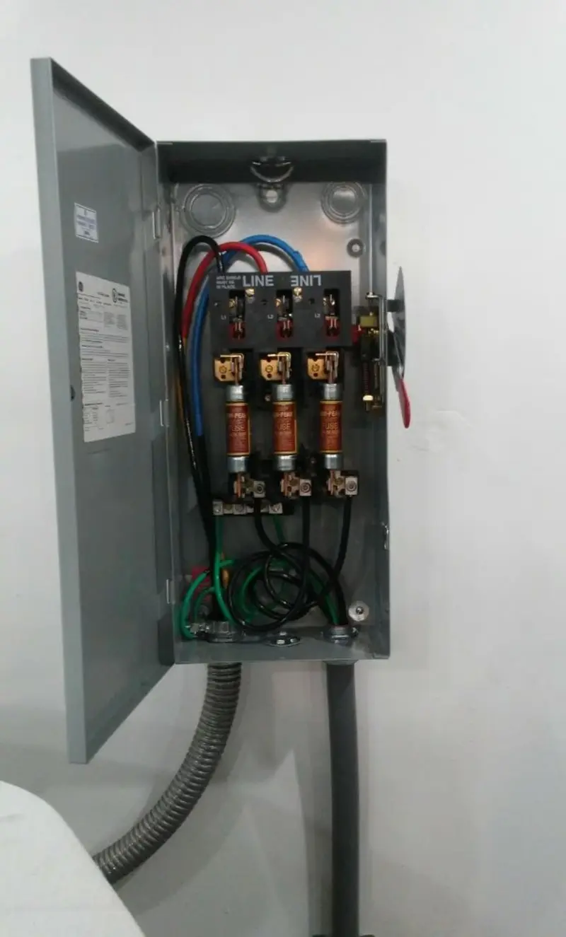 Three-phase disconnect switch installed for Smoke Detector Installation in Florence